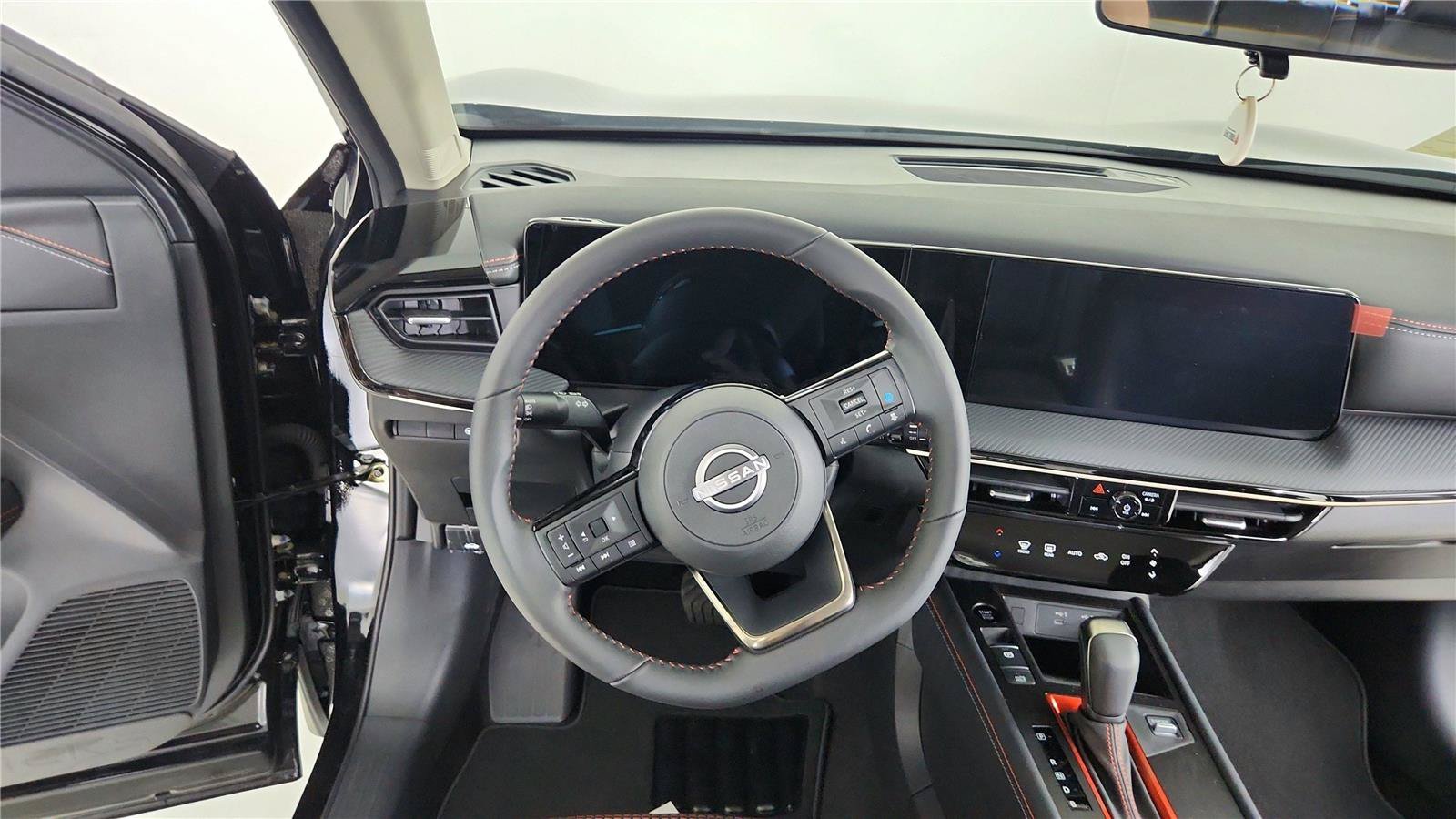 Certified 2025 Nissan Kicks SR FWD image 16