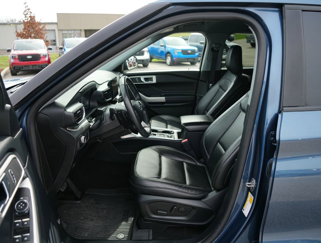 Used 2020 Ford Explorer XLT w/ Equipment Group 202A image 20