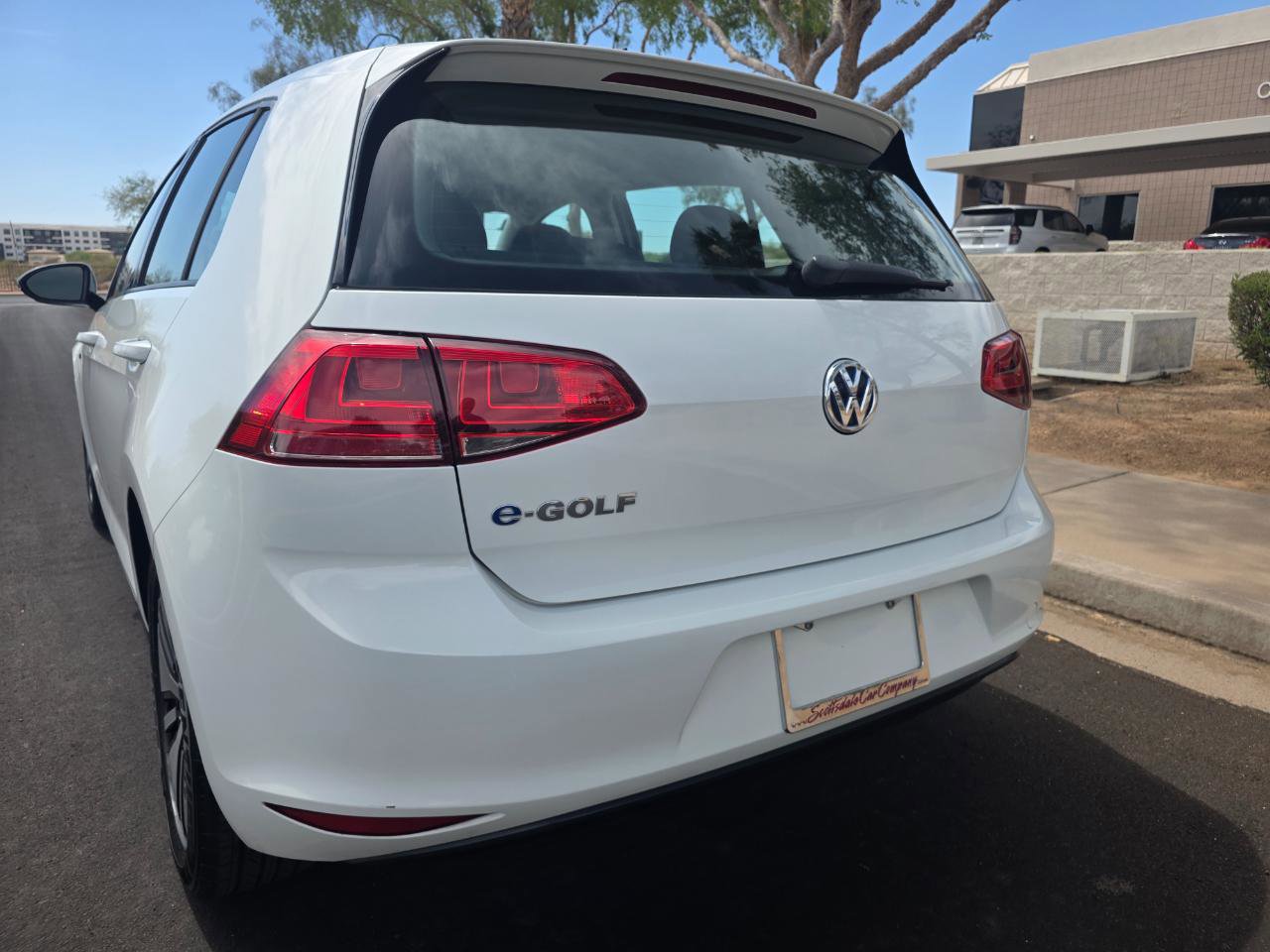 Used 2016 Volkswagen e-Golf SE w/ DC Fast Charging Package FWD image 18
