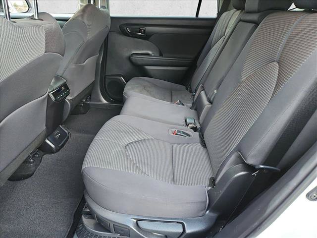 Used 2020 Toyota Highlander LE AWD/4WD image 18