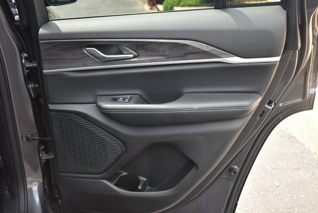 Used 2025 Jeep Grand Cherokee Limited w/ Black Appearance Package image 63