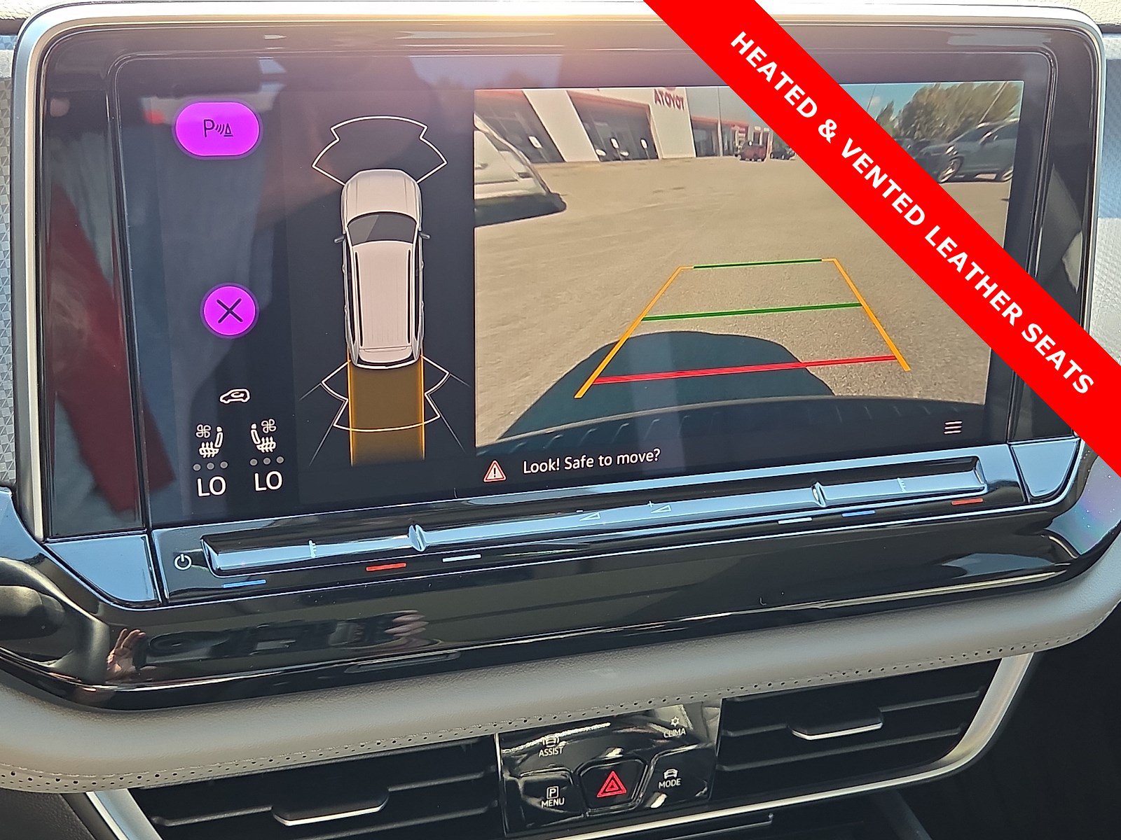 Used 2025 Volkswagen Atlas Peak Edition SE AWD/4WD image 19