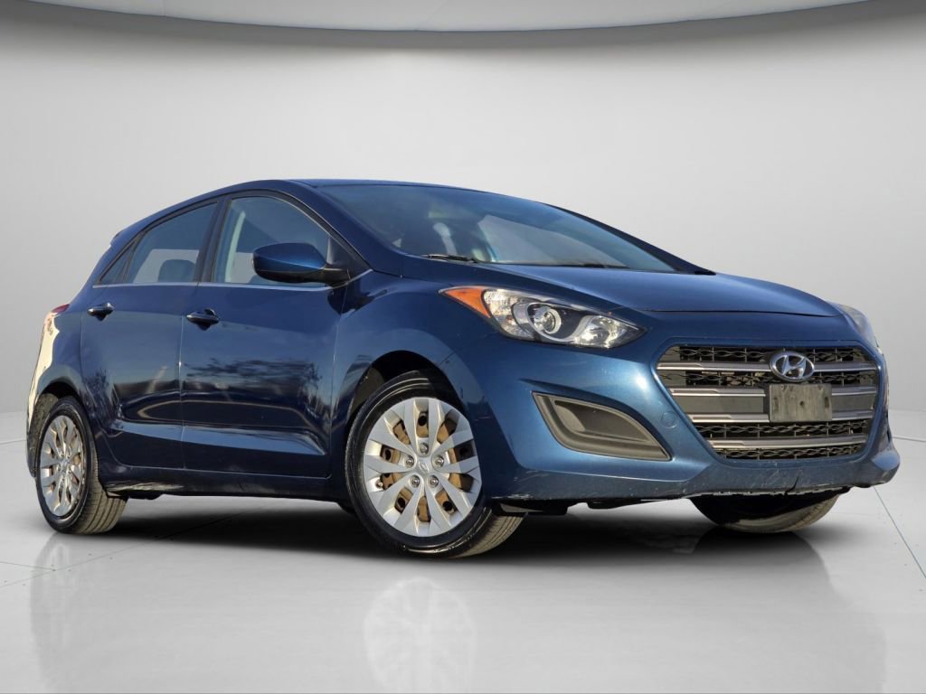 Used 2016 Hyundai Elantra GT image 2