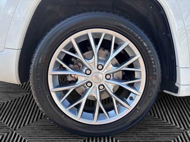 Used 2024 Jeep Grand Cherokee Summit AWD/4WD image 33