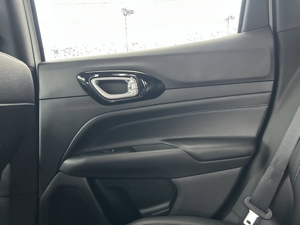 Used 2025 Jeep Compass Latitude w/ Altitude Special Edition image 29