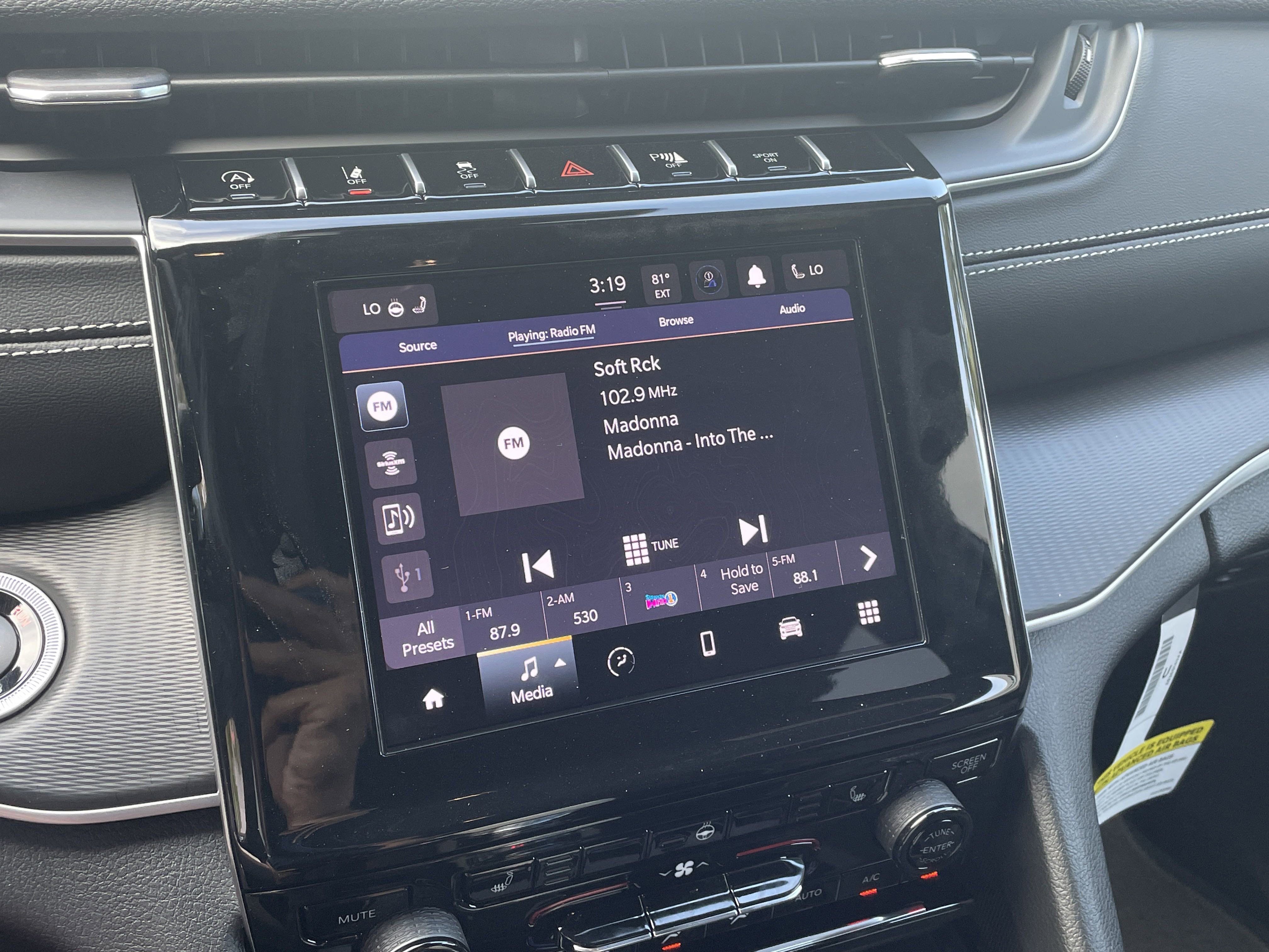 New 2025 Jeep Grand Cherokee Altitude image 21