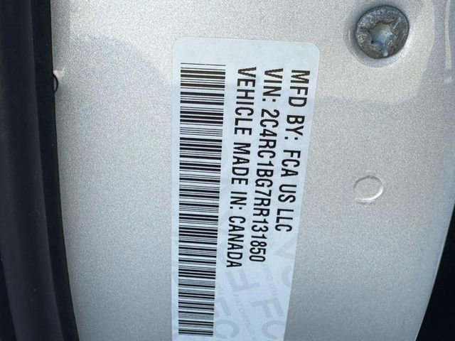 Used 2024 Chrysler Pacifica Touring-L image 27