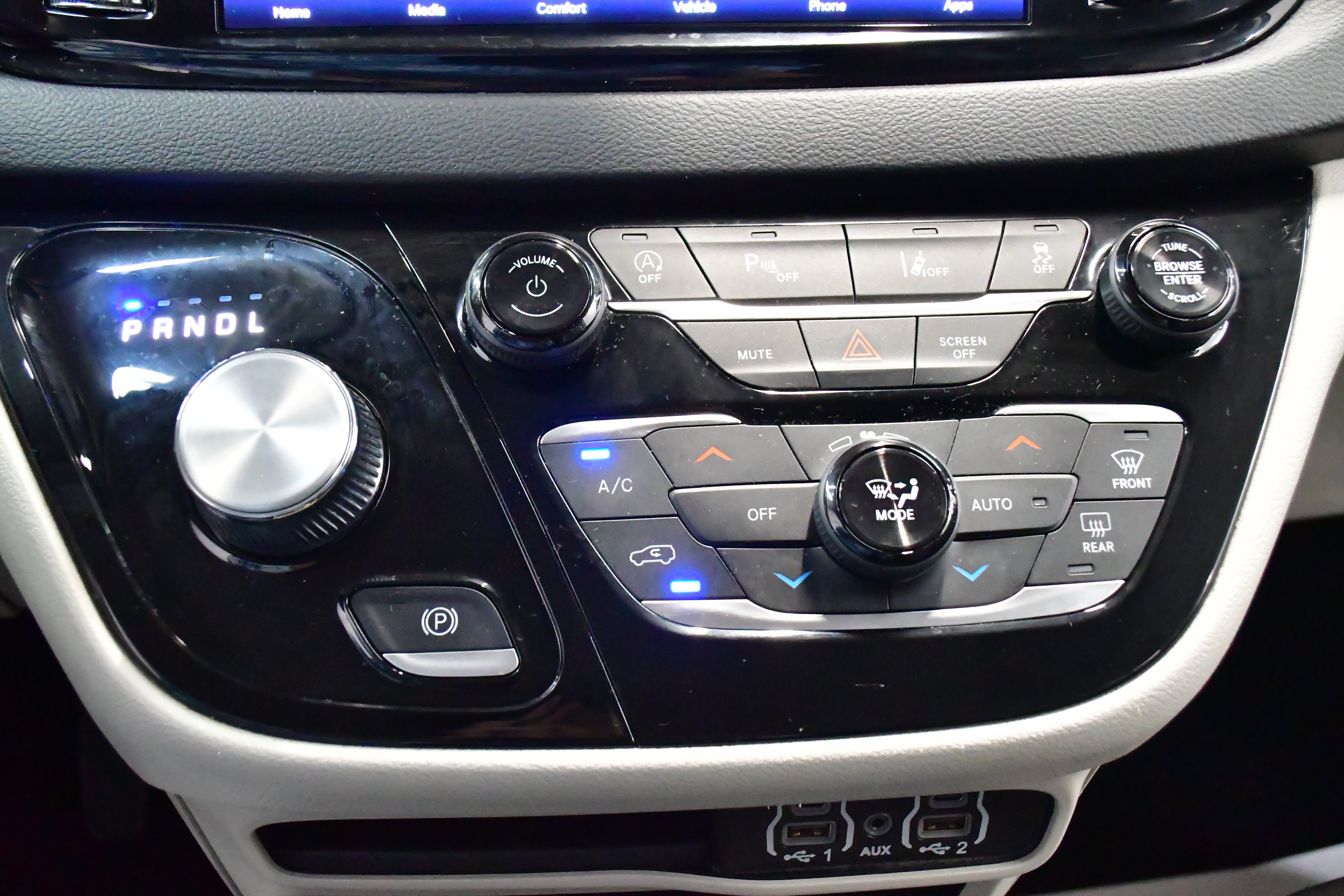 Used 2023 Chrysler Pacifica Touring-L image 56