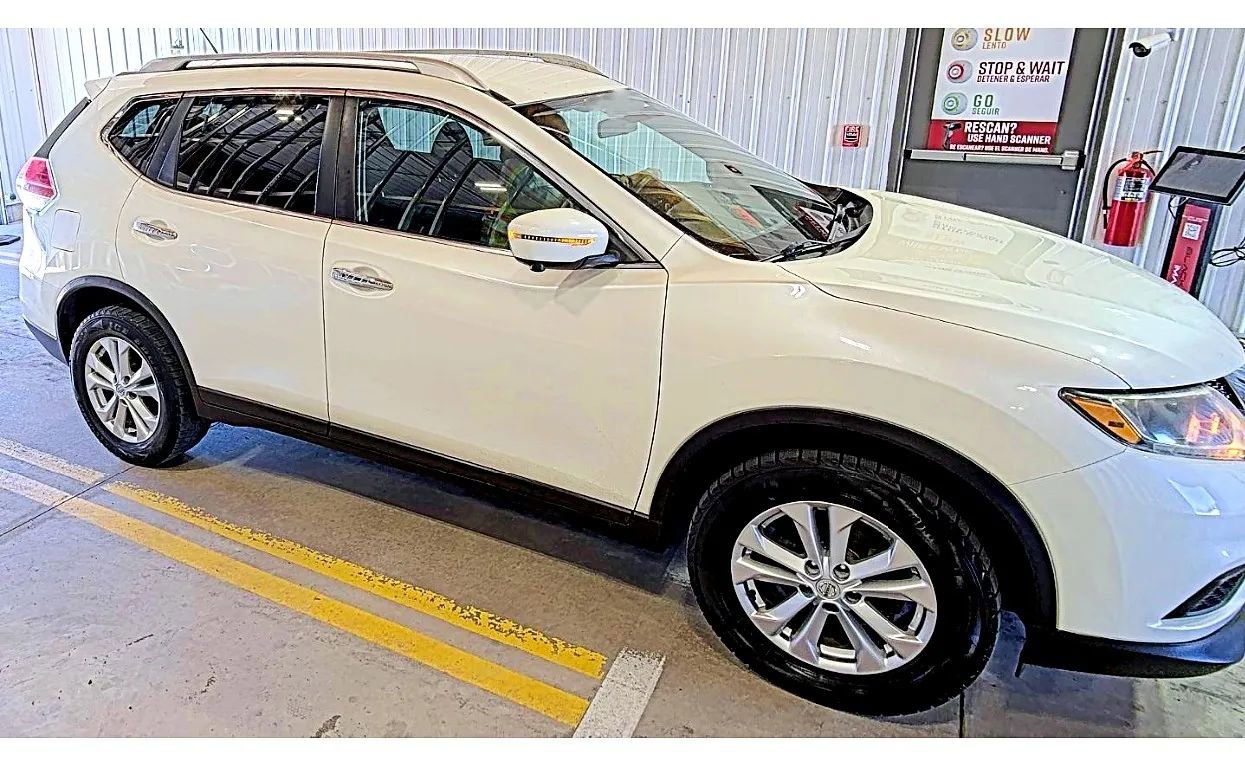 Used 2016 Nissan Rogue SV w/ SV Premium Package image 5