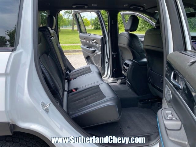 Used 2024 Jeep Grand Cherokee Trailhawk w/ Luxury Tech Group III AWD/4WD image 45