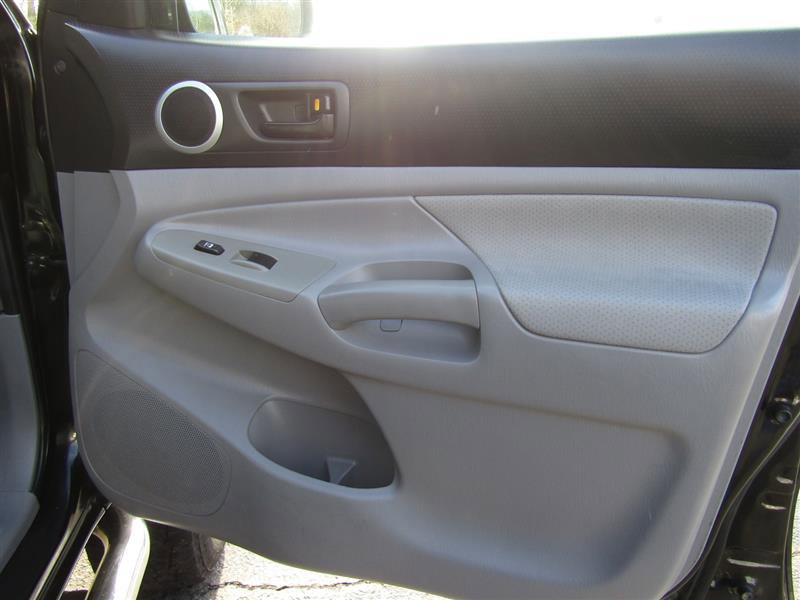 Used 2011 Toyota Tacoma 4x4 Access Cab V6 w/ TRD Sport Pkg image 29