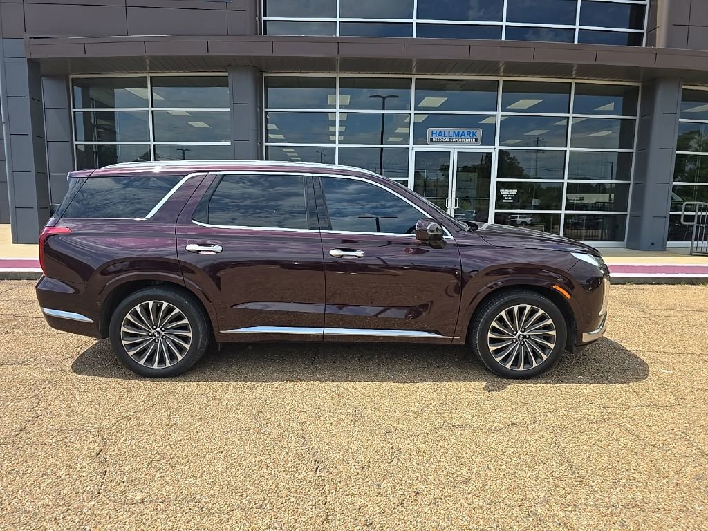 Used 2024 Hyundai Palisade Calligraphy FWD image 2