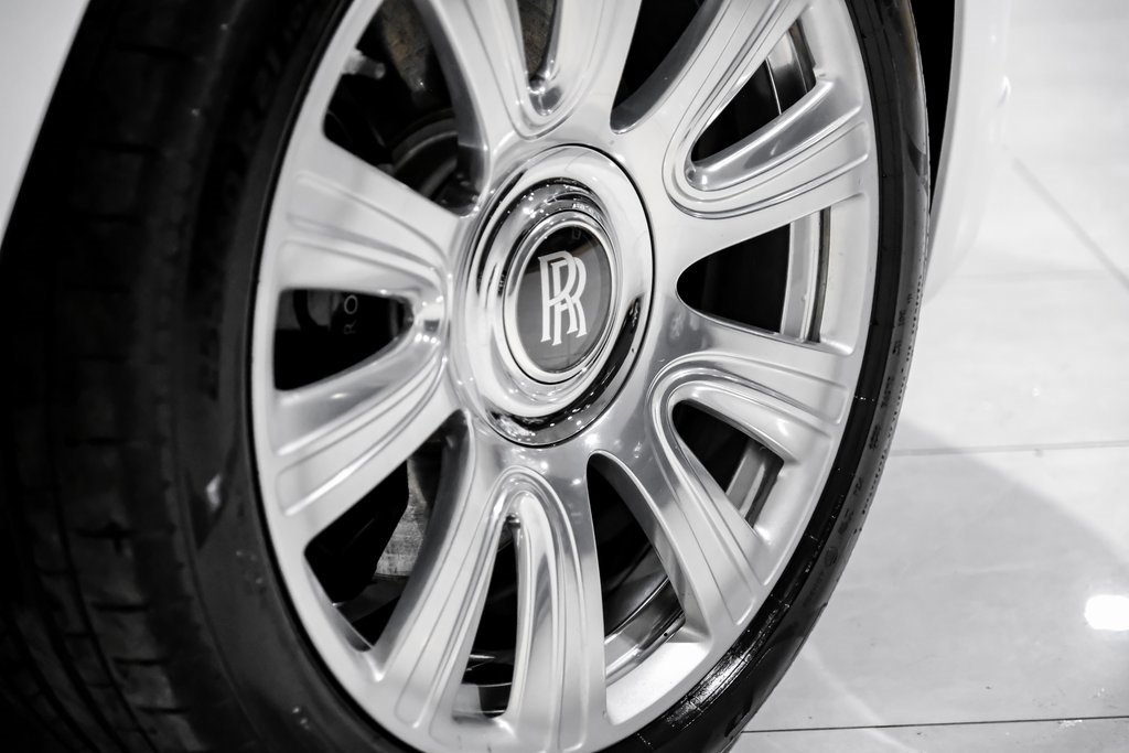 Used 2018 Rolls-Royce Dawn image 58