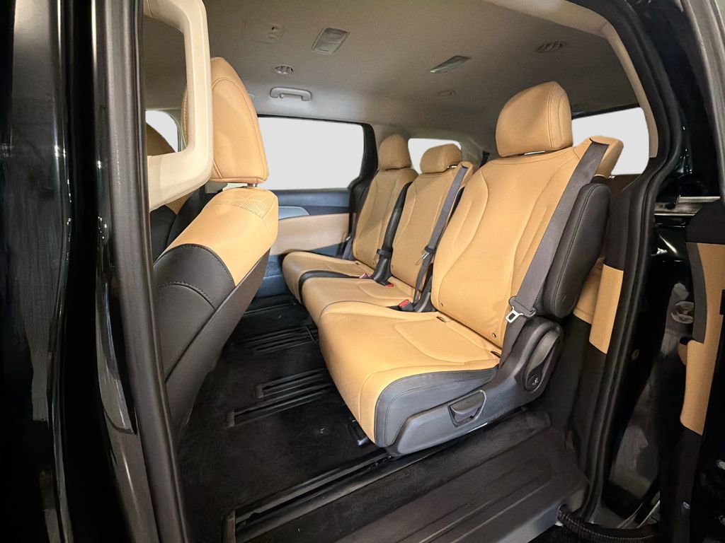 Used 2024 Kia Carnival LX FWD image 26