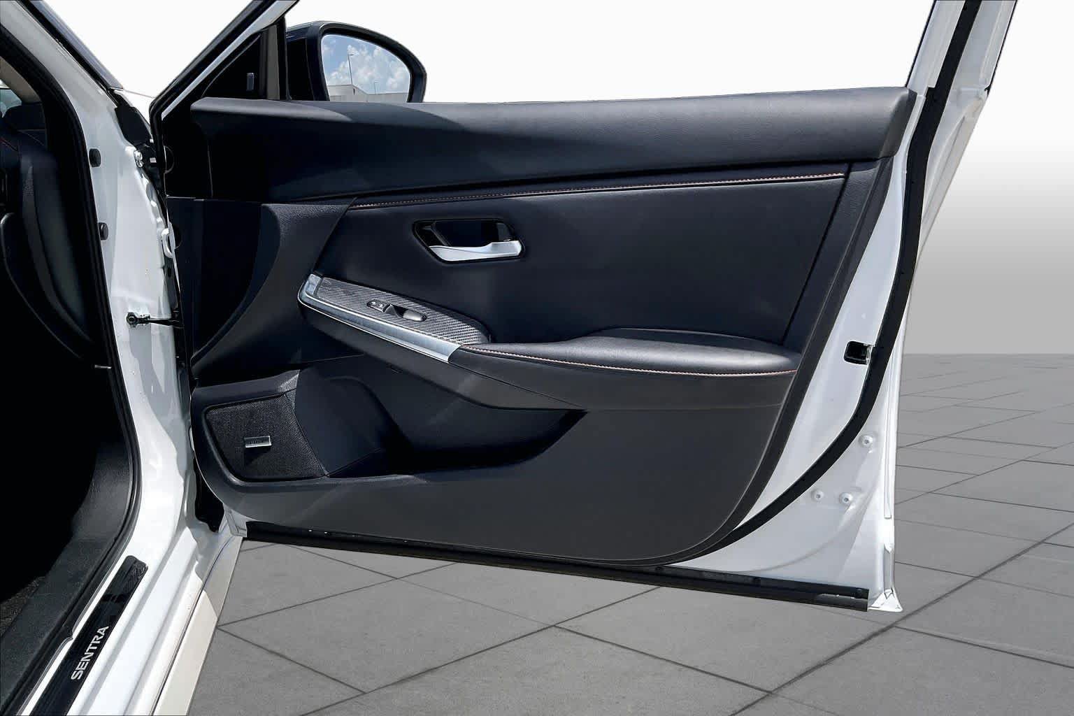 Used 2025 Nissan Sentra SR w/ SR Premium Package FWD image 23