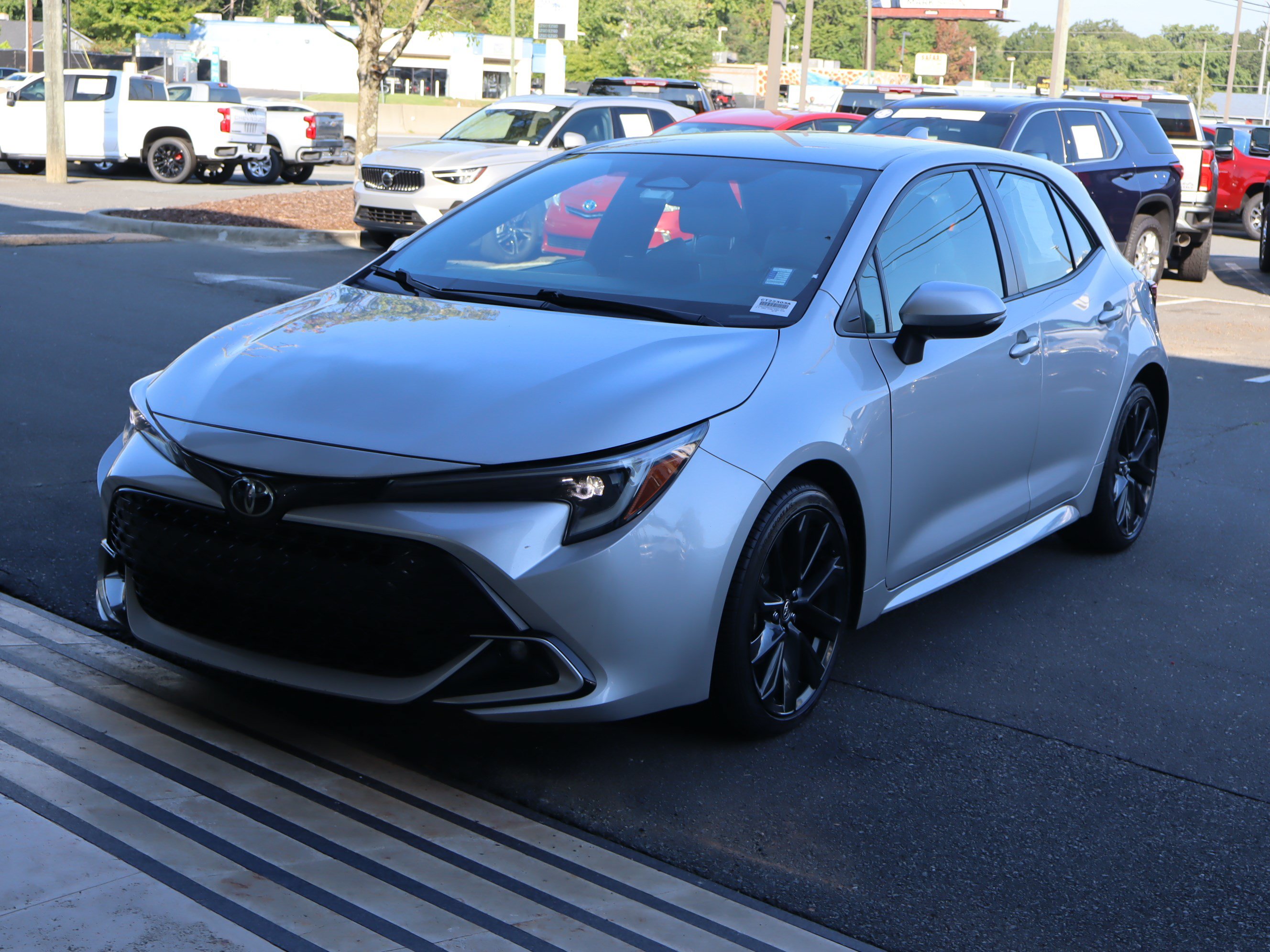 Used 2024 Toyota Corolla XSE FWD image 5