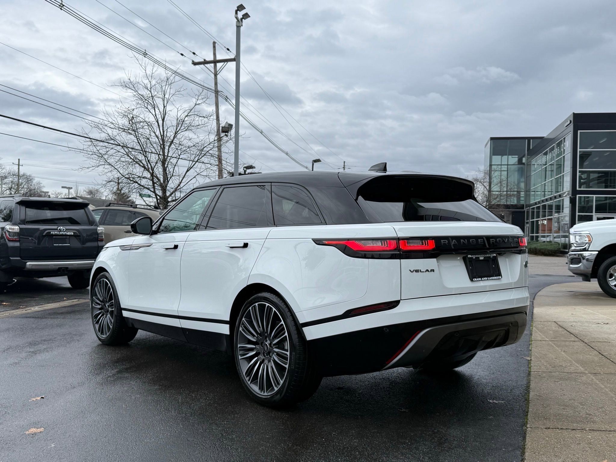 Used 2023 Land Rover Range Rover Velar R-Dynamic S image 3