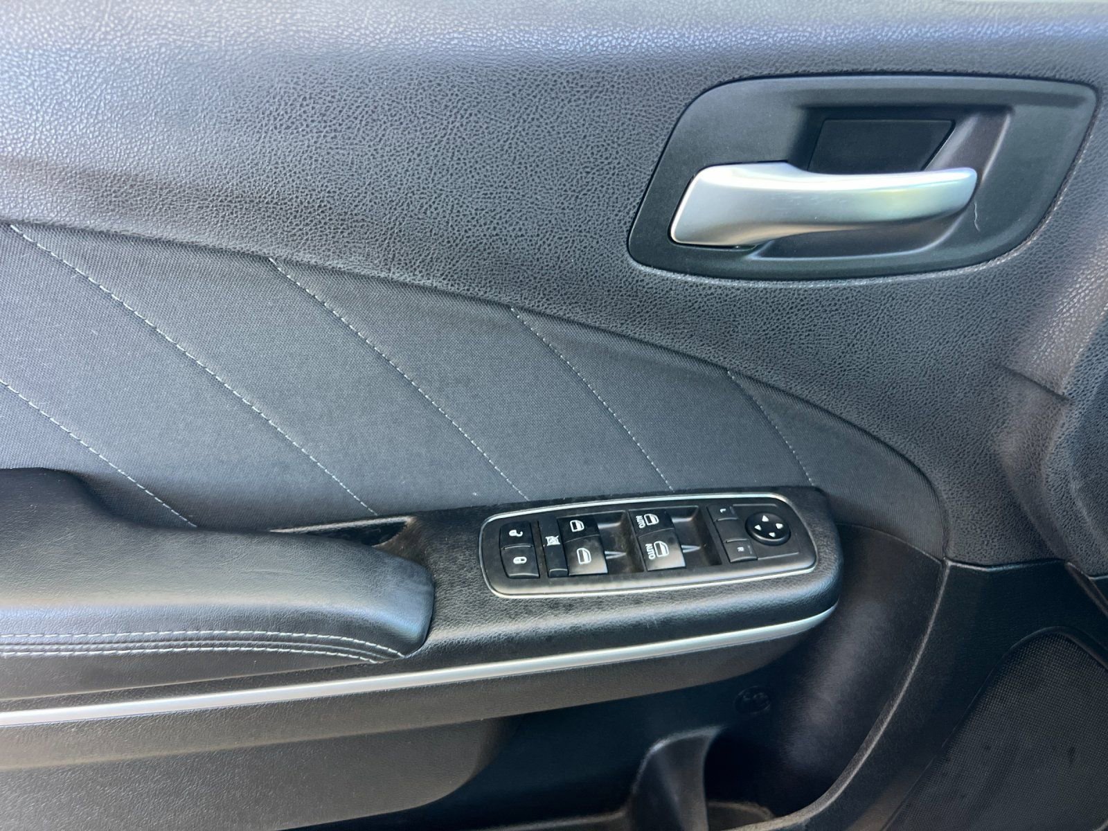 Used 2019 Dodge Charger SXT RWD image 11