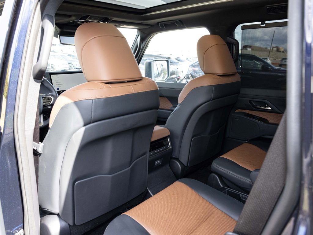 Used 2024 Lexus GX 550 w/ Accessory Package (2T) image 47