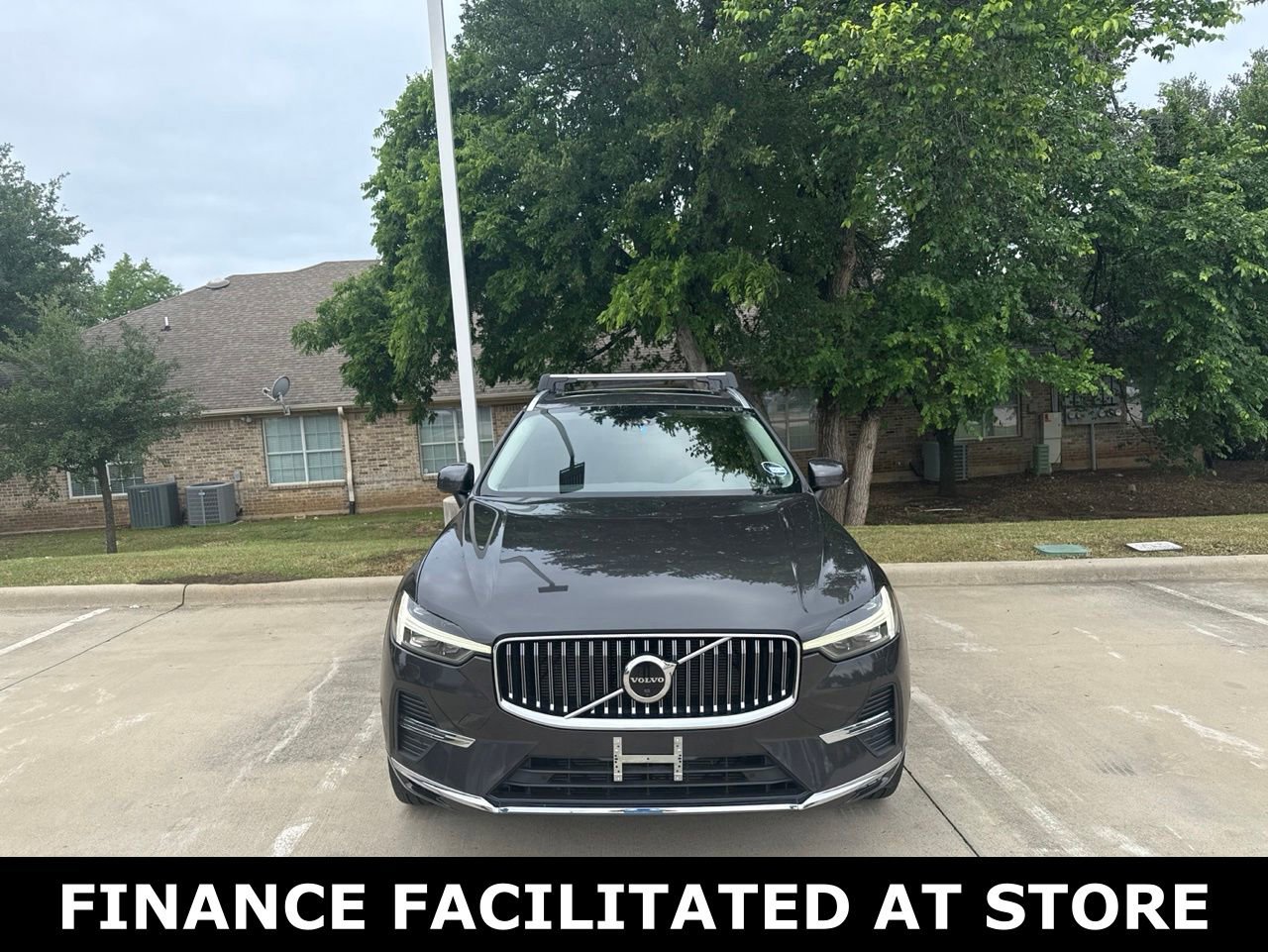 Certified 2023 Volvo XC60 B5 Plus AWD/4WD image 2