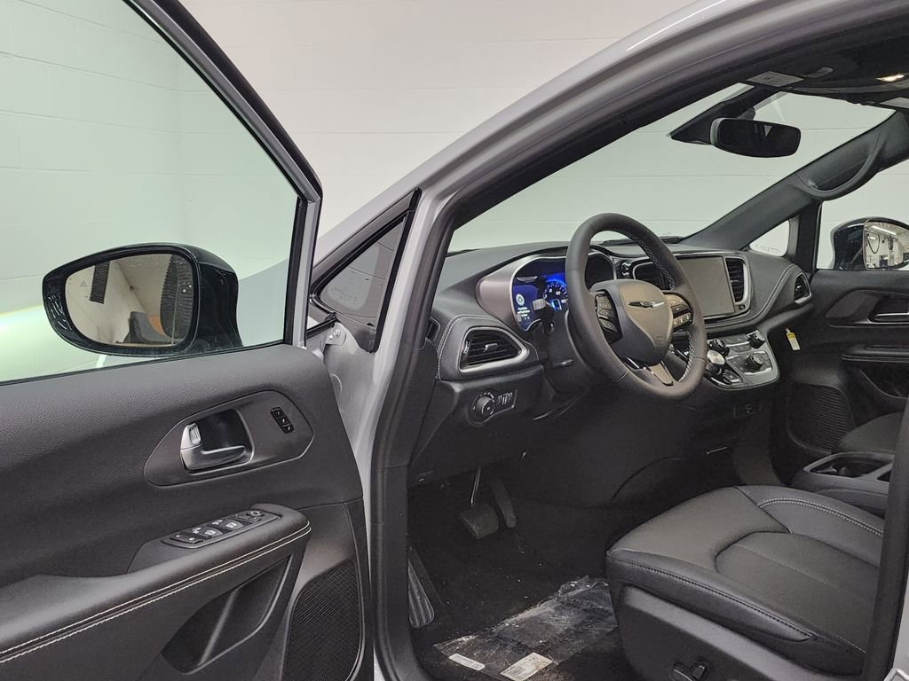 New 2026 Chrysler Pacifica Select w/ S Appearance Package image 11