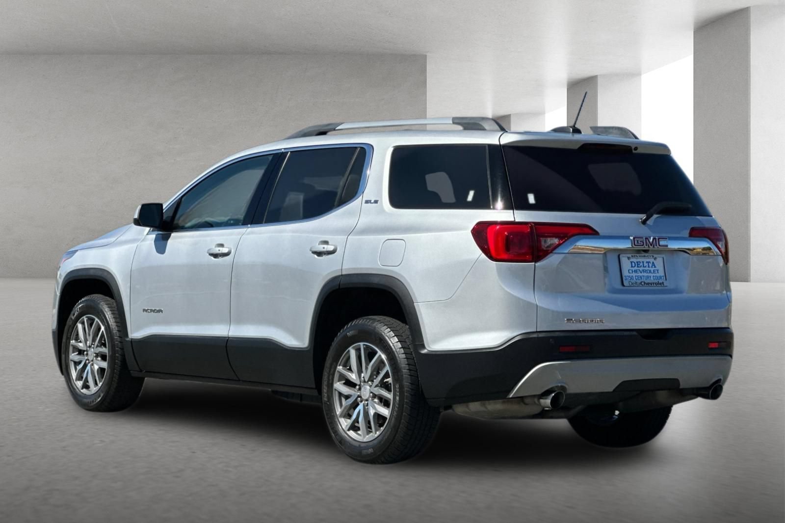 Used 2017 GMC Acadia SLE w/ Driver Alert Package I FWD image 6
