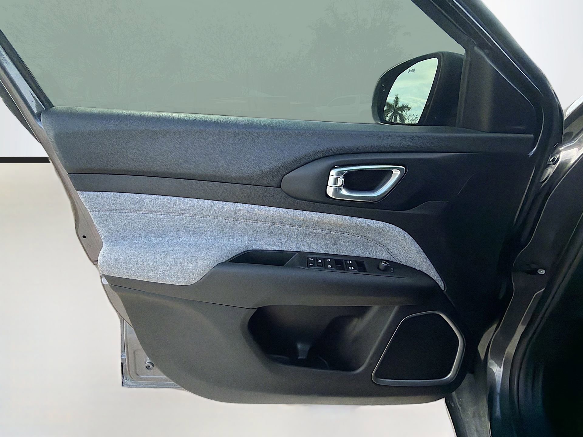Used 2023 Jeep Compass Latitude image 21