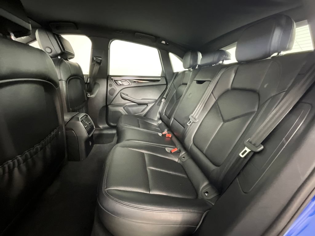 Used 2018 Porsche Macan AWD/4WD image 25