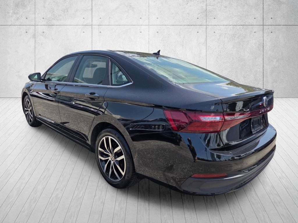 Used 2025 Volkswagen Jetta SE FWD image 3