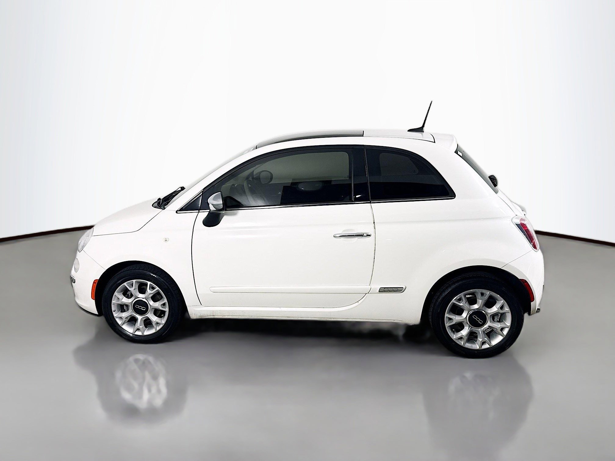 Used 2017 FIAT 500 Lounge image 6