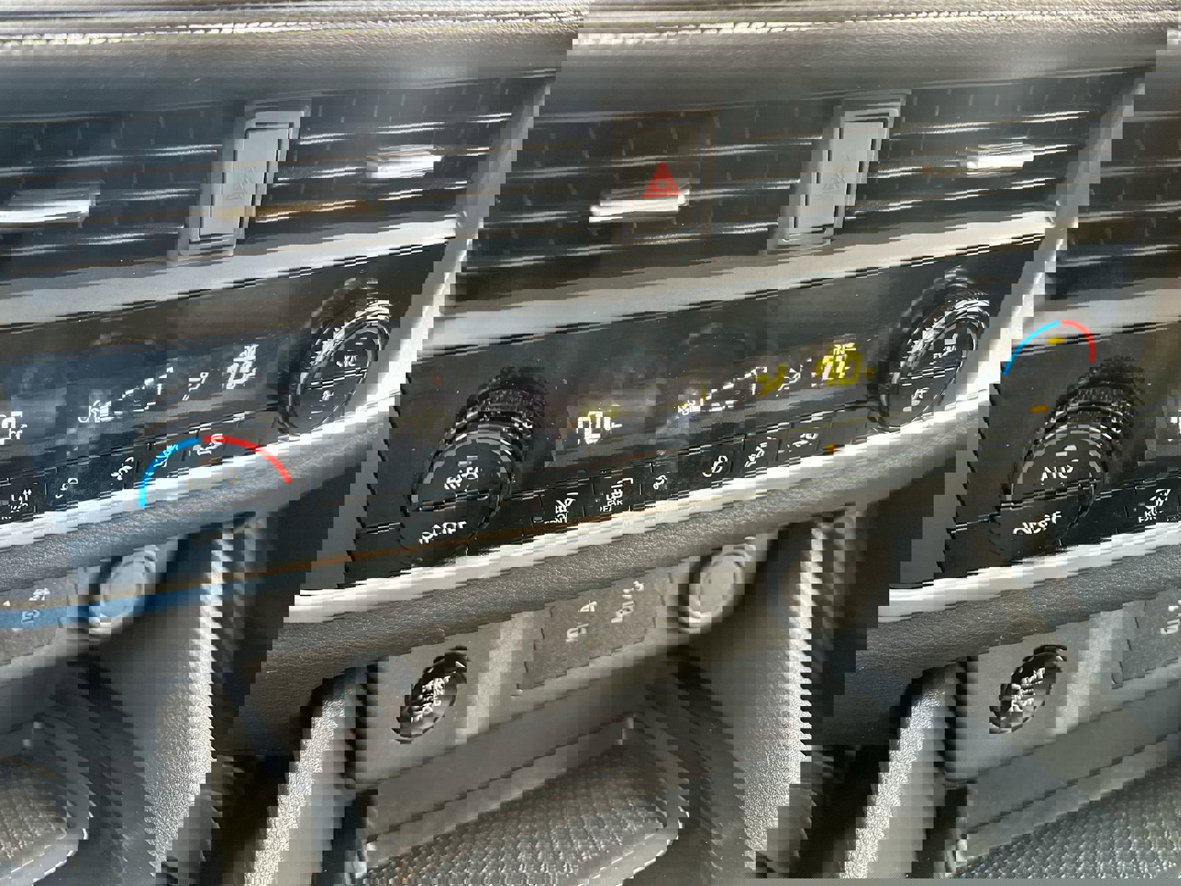 Used 2024 Nissan Rogue SV image 18