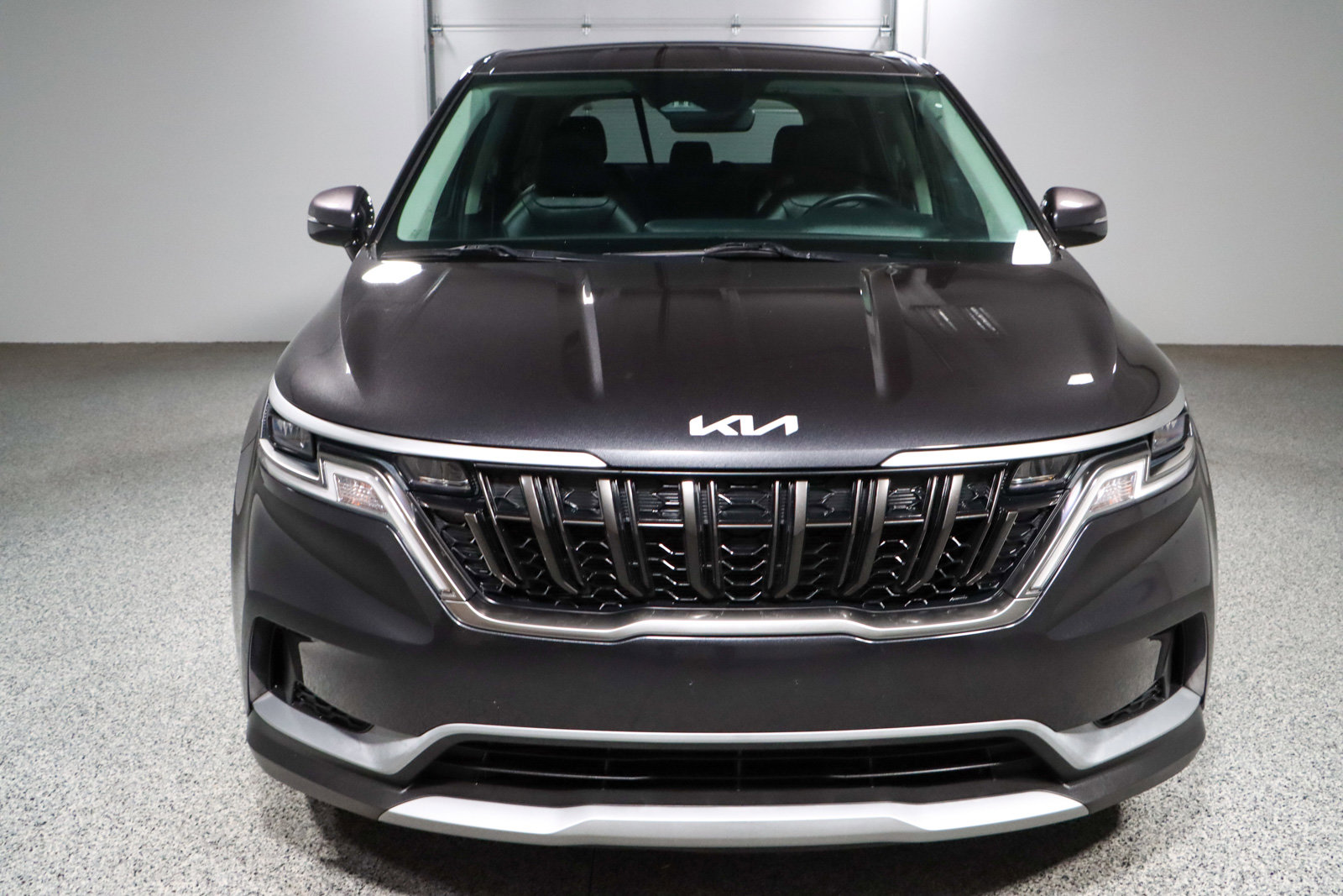 Used 2024 Kia Carnival LX image 4