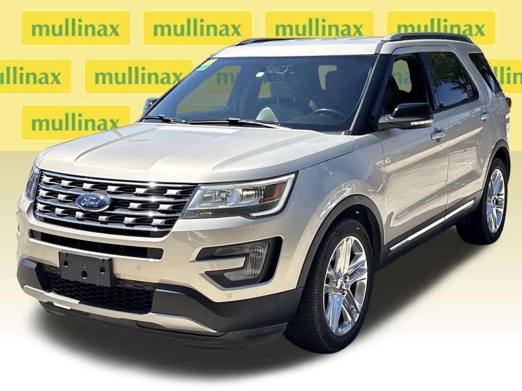 Used 2017 Ford Explorer XLT w/ Equipment Group 202A image 12