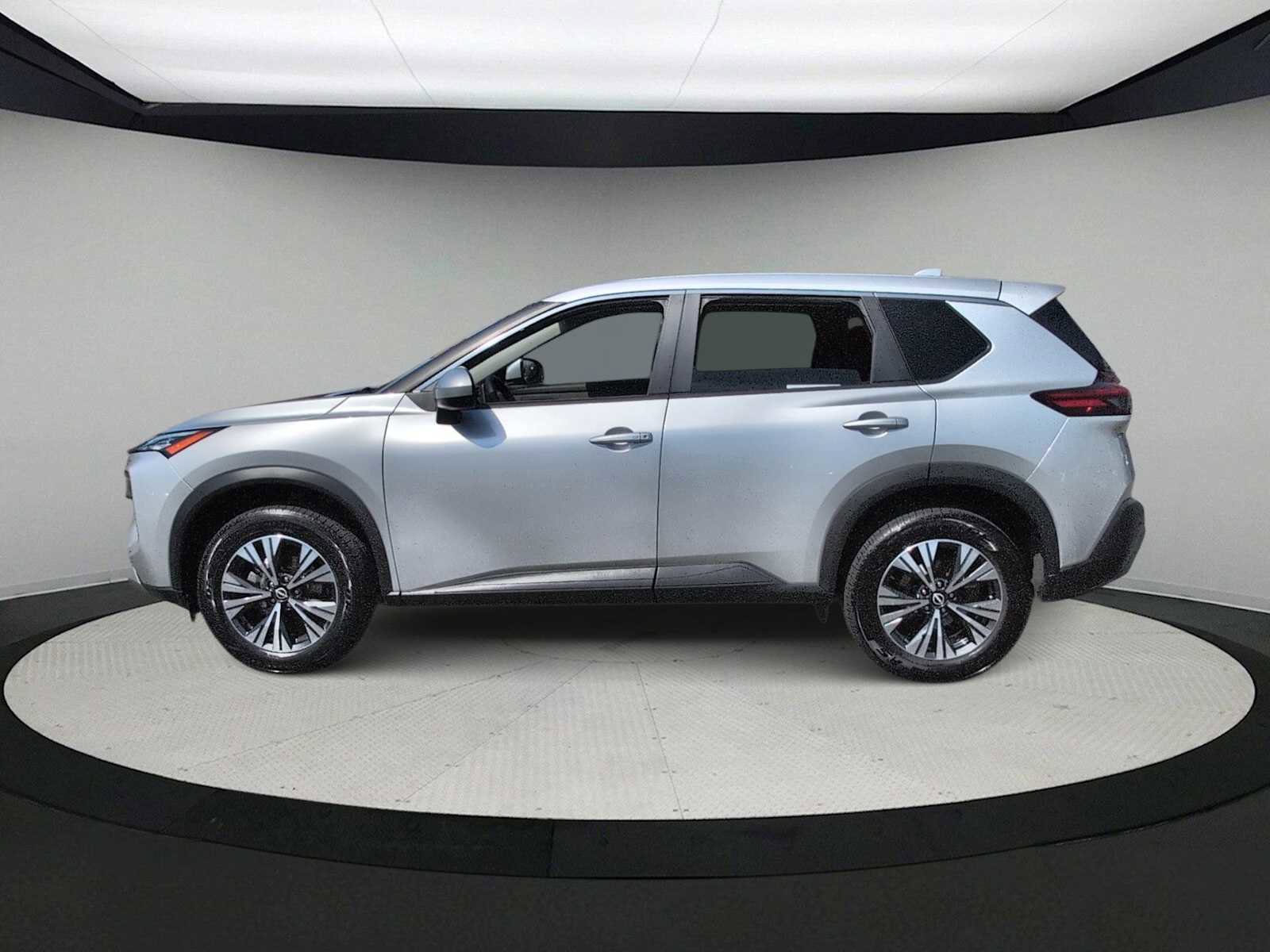 Used 2023 Nissan Rogue SV AWD/4WD image 5