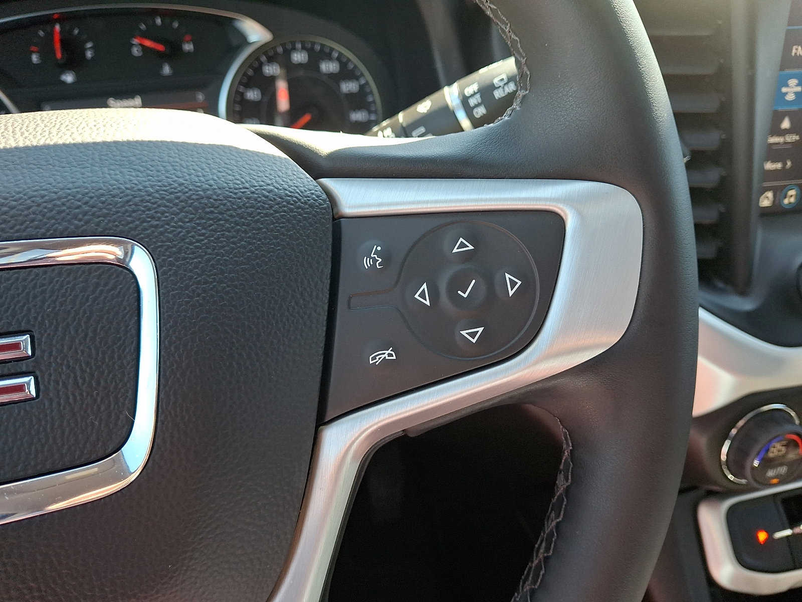 Used 2023 GMC Acadia SLT w/ Elevation Edition image 22