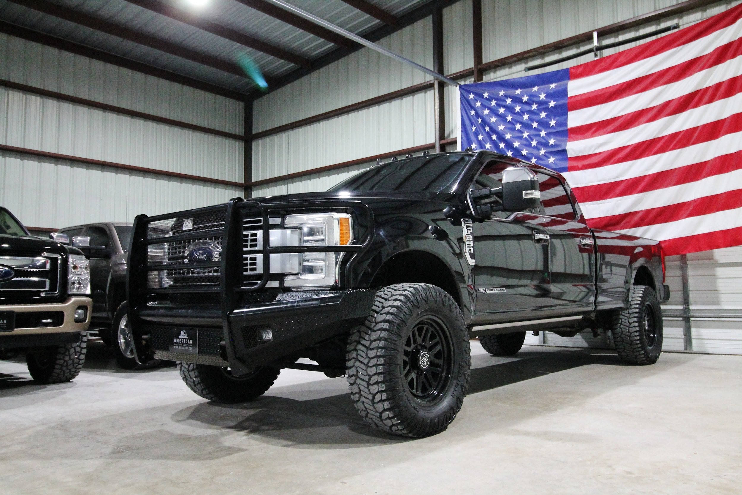 Used 2019 Ford F350 Platinum w/ Platinum Ultimate Package AWD/4WD image 3