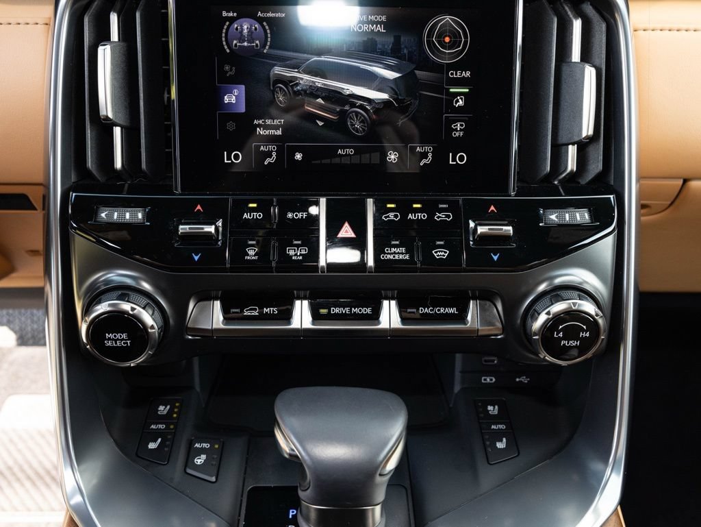 Used 2025 Lexus LX 600 4WD w/ Accessory Package (2T) image 40