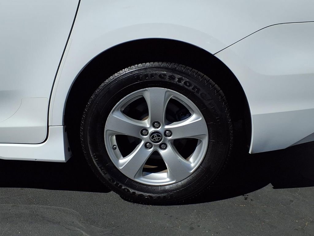 Used 2020 Toyota Sienna LE w/ Carpet Mat Package FWD image 4