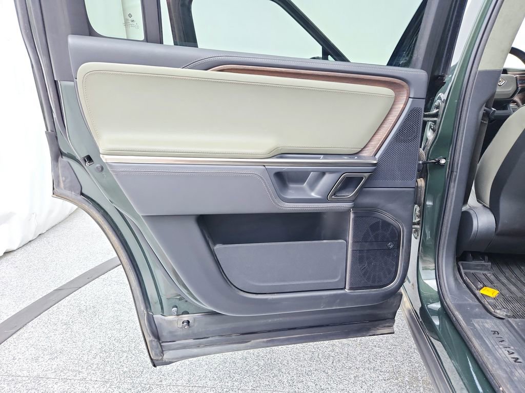 Used 2023 Rivian R1S Adventure image 33