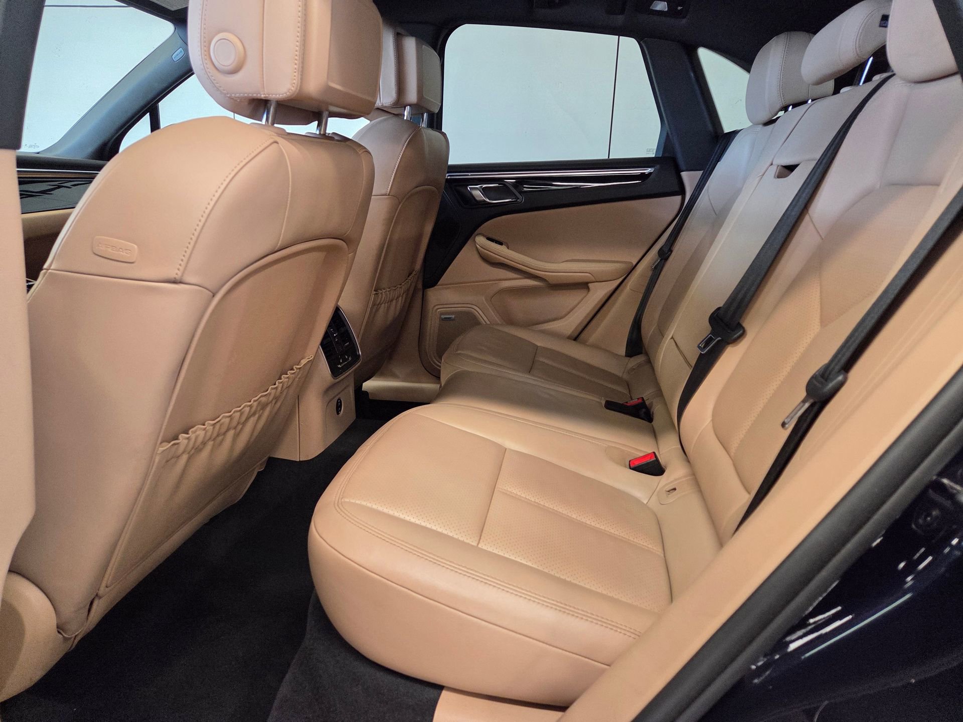 Certified 2022 Porsche Macan S w/ Premium Package Plus AWD/4WD image 11