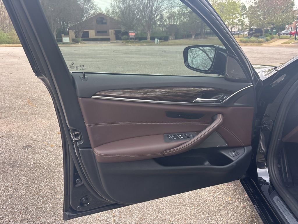 Used 2022 BMW 540i w/ Premium Package image 9