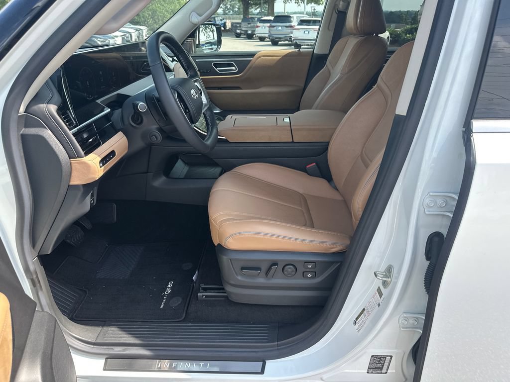 Used 2025 INFINITI QX80 Sensory AWD/4WD image 9