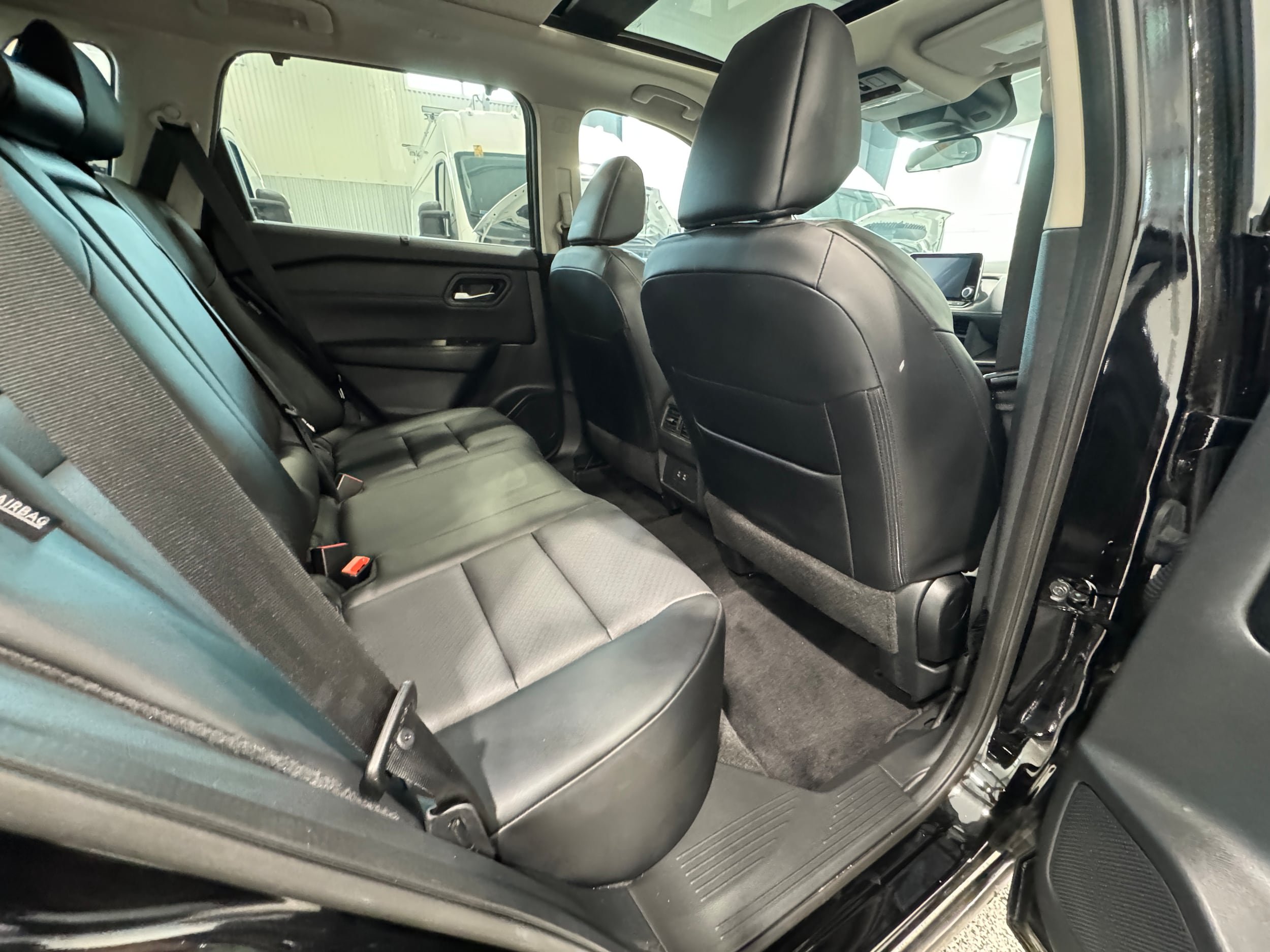 Used 2024 Nissan Rogue SV w/ SV Premium Package AWD/4WD image 12