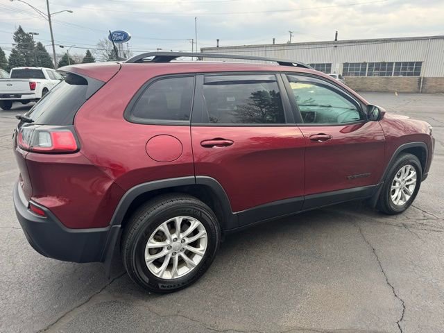 Used 2019 Jeep Cherokee Latitude w/ Cold Weather Group image 3