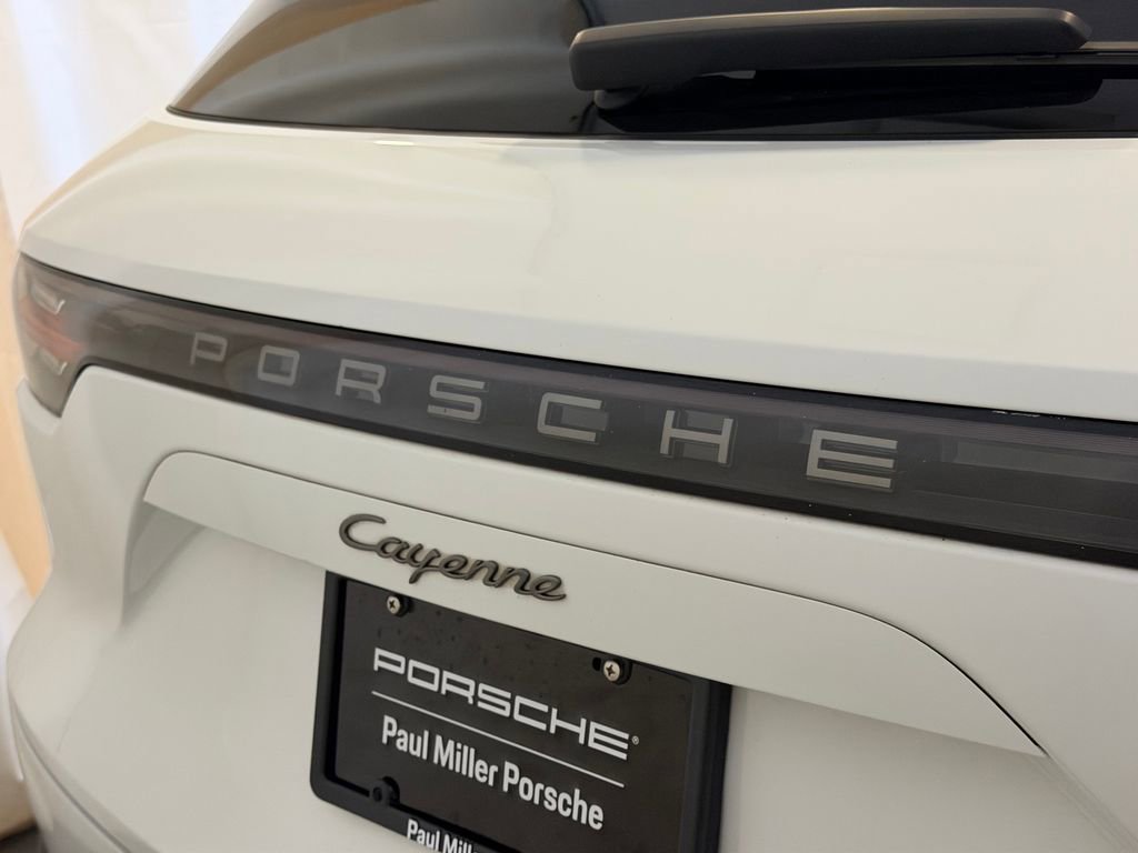 Used 2022 Porsche Cayenne Platinum Edition AWD/4WD image 25