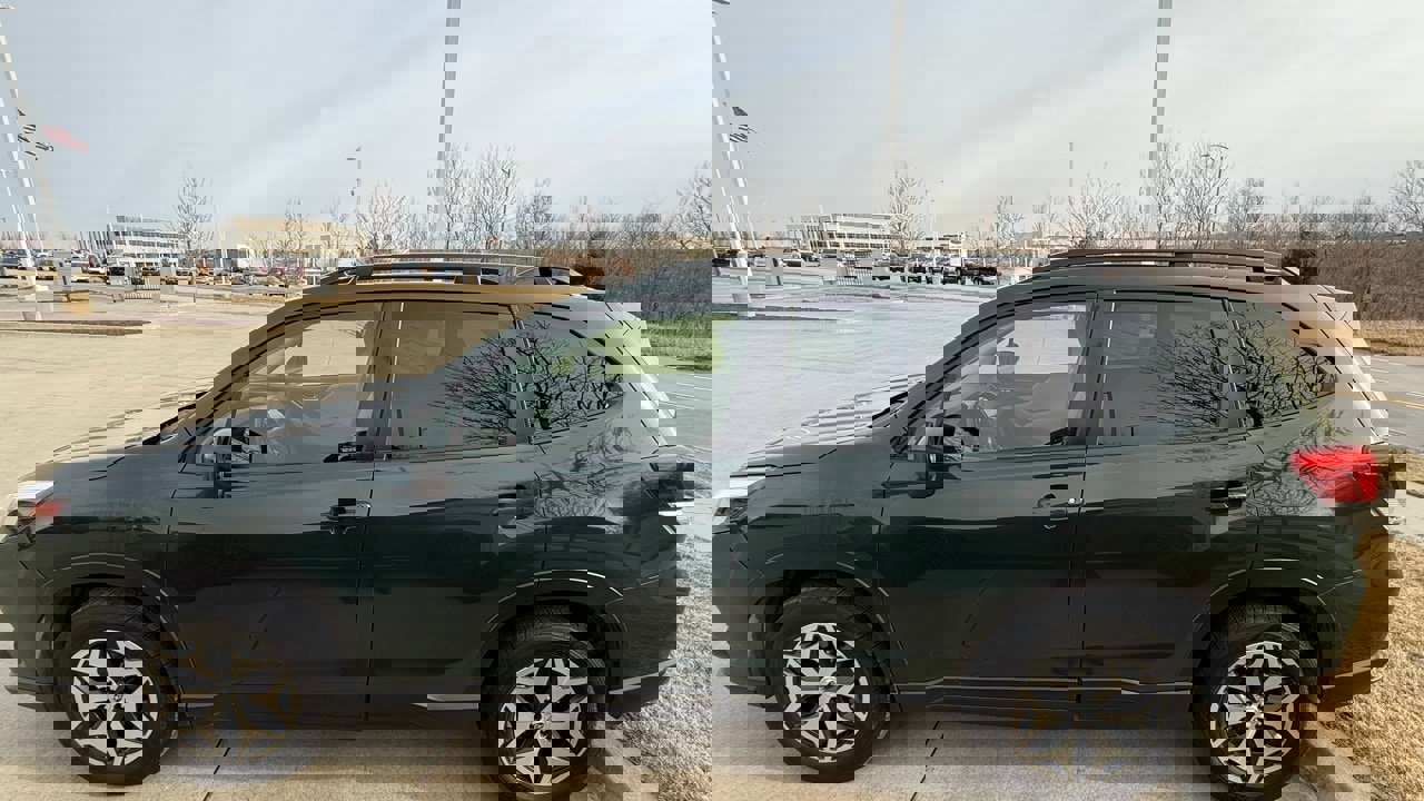 Used 2023 Subaru Forester Premium image 3