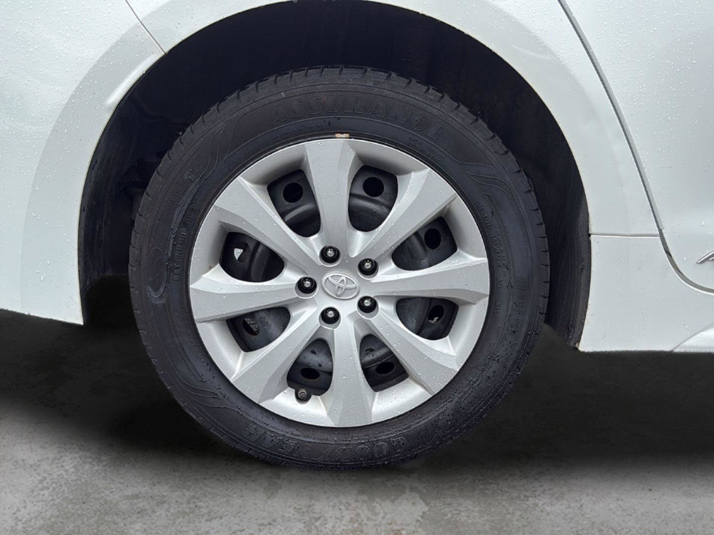 Used 2023 Toyota Corolla LE AWD/4WD image 23
