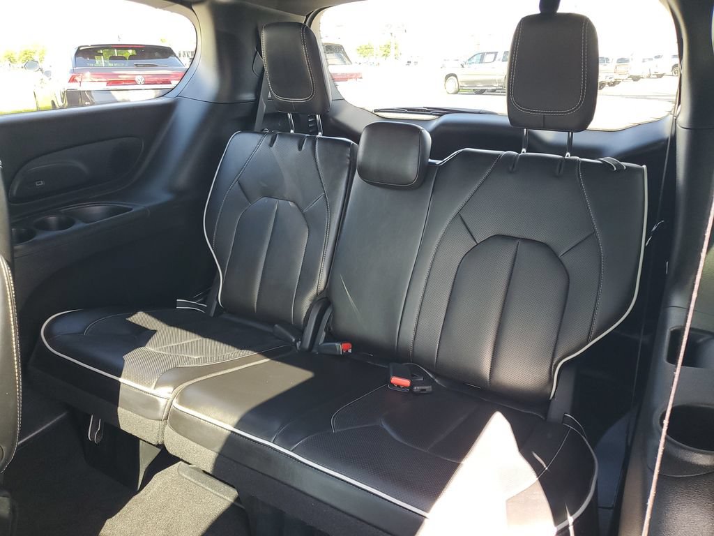 Used 2026 Chrysler Pacifica Limited FWD image 24