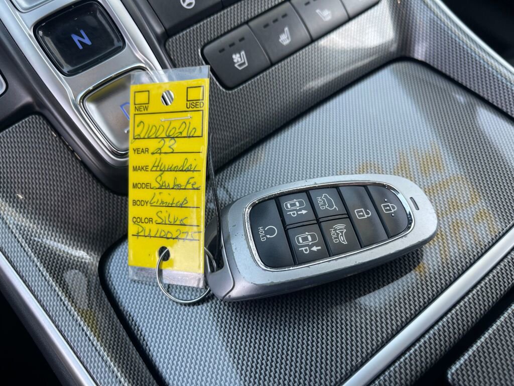 Used 2023 Hyundai Santa Fe Limited image 4