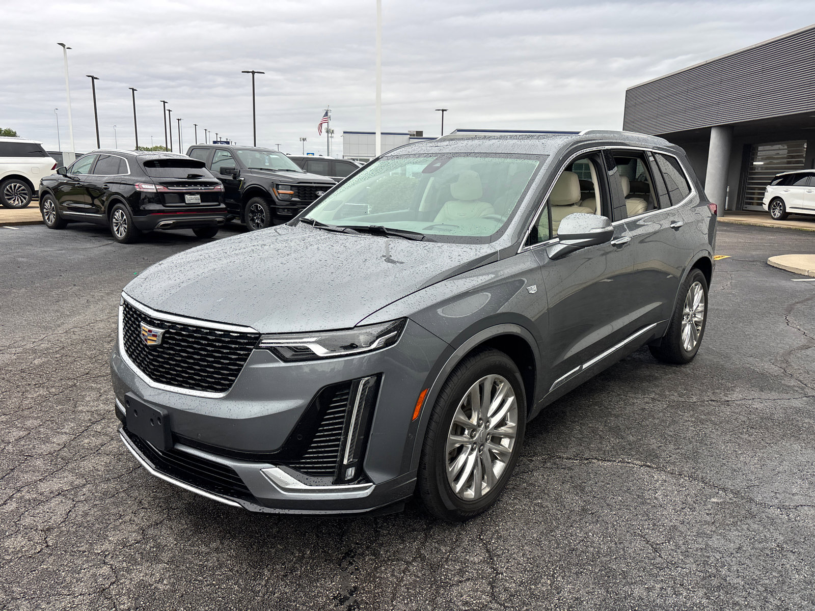 Used 2020 Cadillac XT6 Premium Luxury FWD image 3